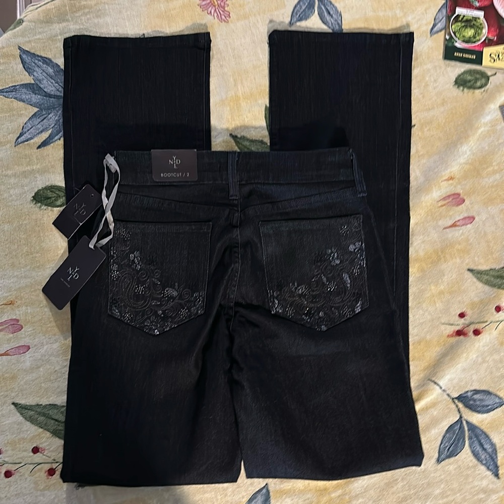 NYDJ Barbara bootcut jeans. New with tags.
Dark wash, sequin pockets. Size 2